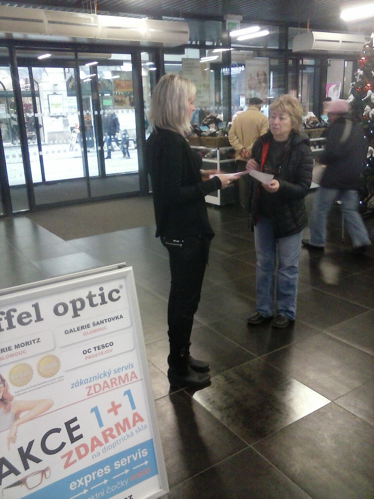 Hosteska pro Eiffel Optic Olomouc 